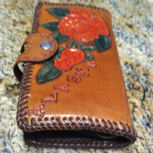 Vintage Alaska Tooled Leather Red Rose Flower Kisslock Kiss Lock Wallet - Picture 9 of 12